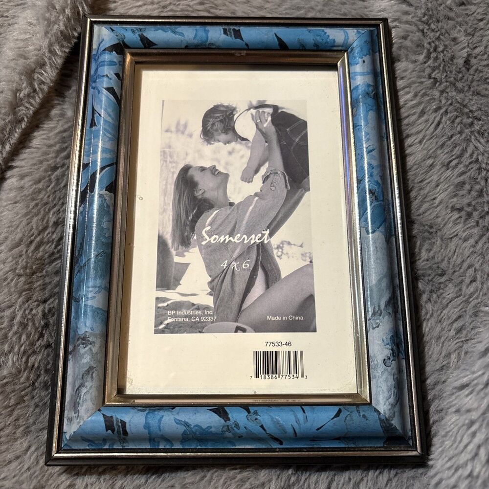 somerset 4"x6" picture frame Blue and Silver marbled border Glass